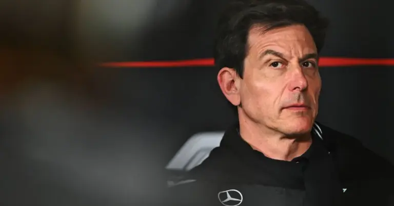 George Russell frustrated with Max Verstappen qualifying antics: "He just slammed on the brakes" - Motorsport.com